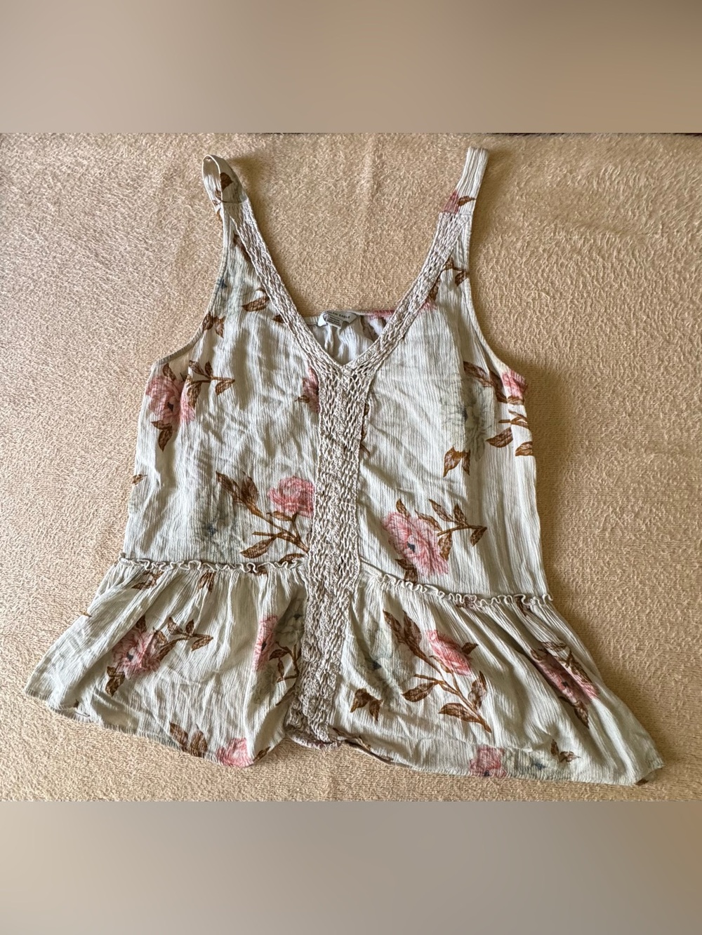 American Eagle Outfitters Floral V-Neck Peplum Tank in Cream and Pink